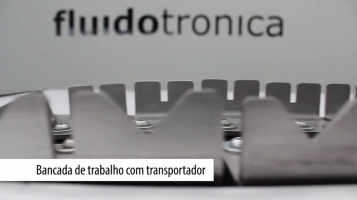 Bancada de trabalho com transportador [FLUIDOTRONICA]