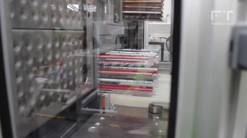 Máquina de carregamento de lápis em tabuleiros [FLUIDOTRONICA]